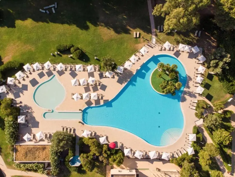 Basen w hotelu Voi Floriana Resort