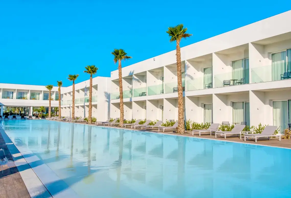 Basen w hotelu White Dreams Resort