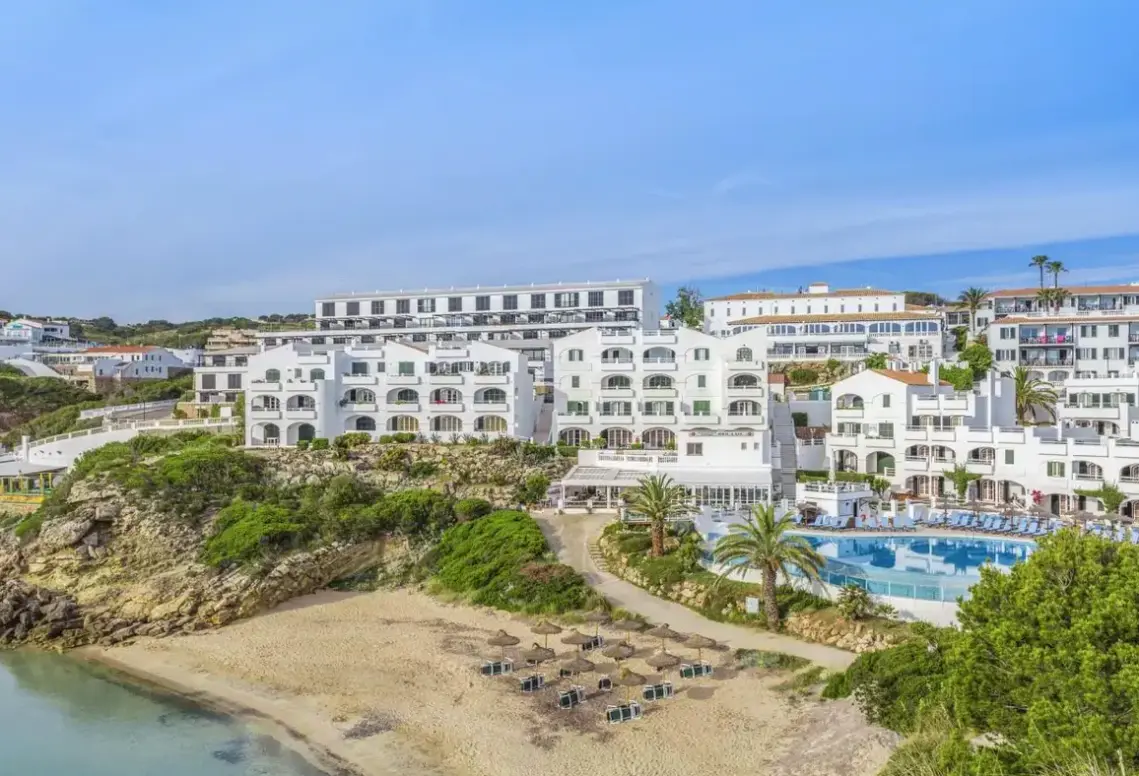 Plaża przy hotelu White Sands Beach Club