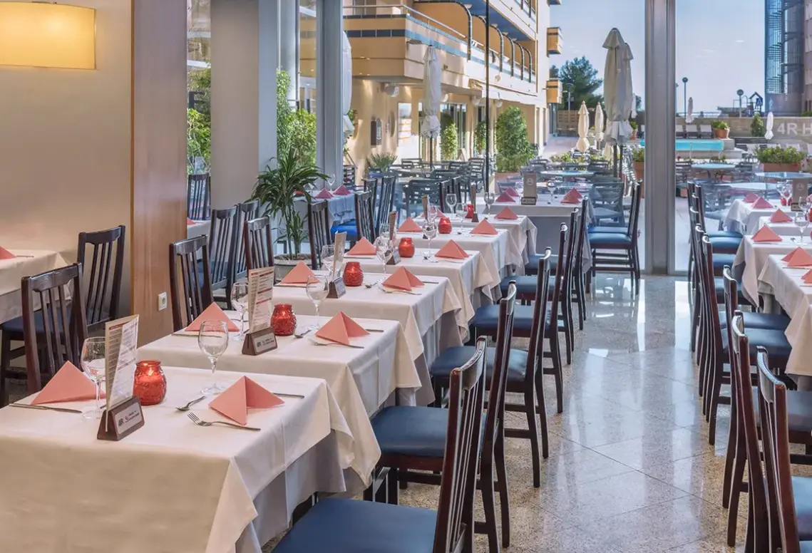 Restauracja i jedzenie w hotelu 4R Playa Park (Salou)