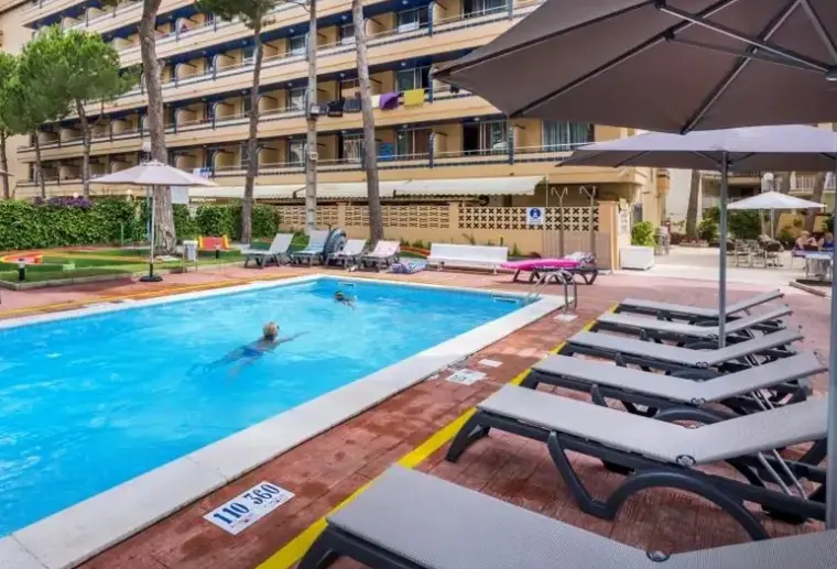 Basen w hotelu 4R Playa Park (Salou)