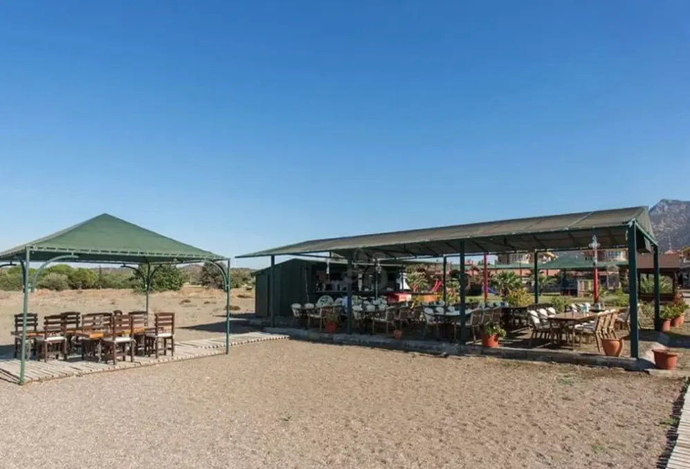 Restauracja i jedzenie w hotelu Adaburnu Golmar