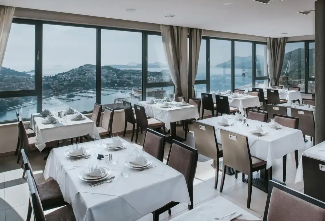 Restauracja i jedzenie w hotelu Adria (Dubrovnik)
