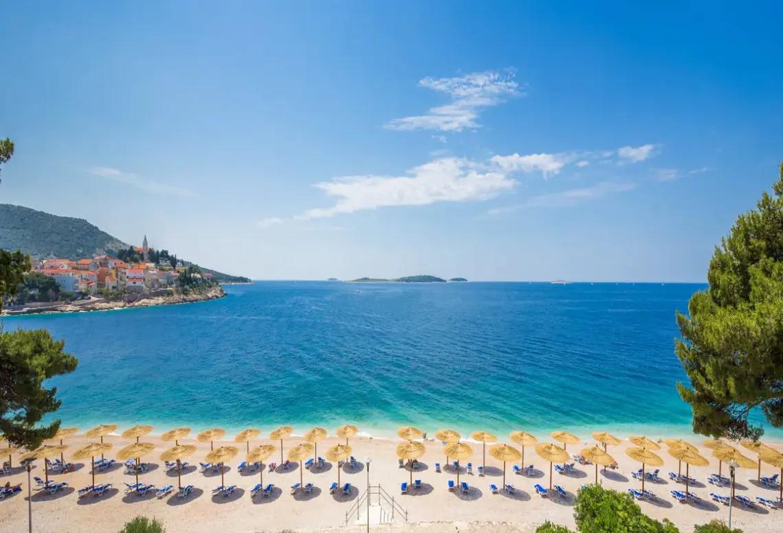 Plaża przy hotelu Adriatiq Zora (Primosten)