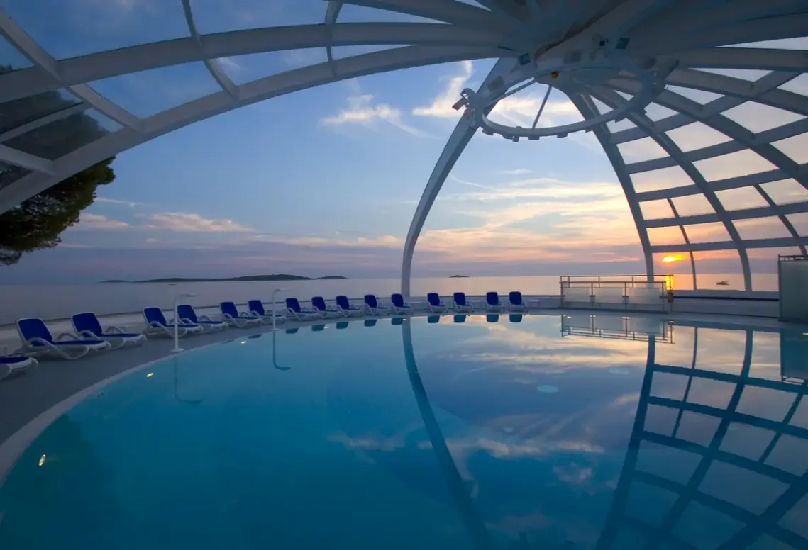 Basen w hotelu Adriatiq Zora (Primosten)