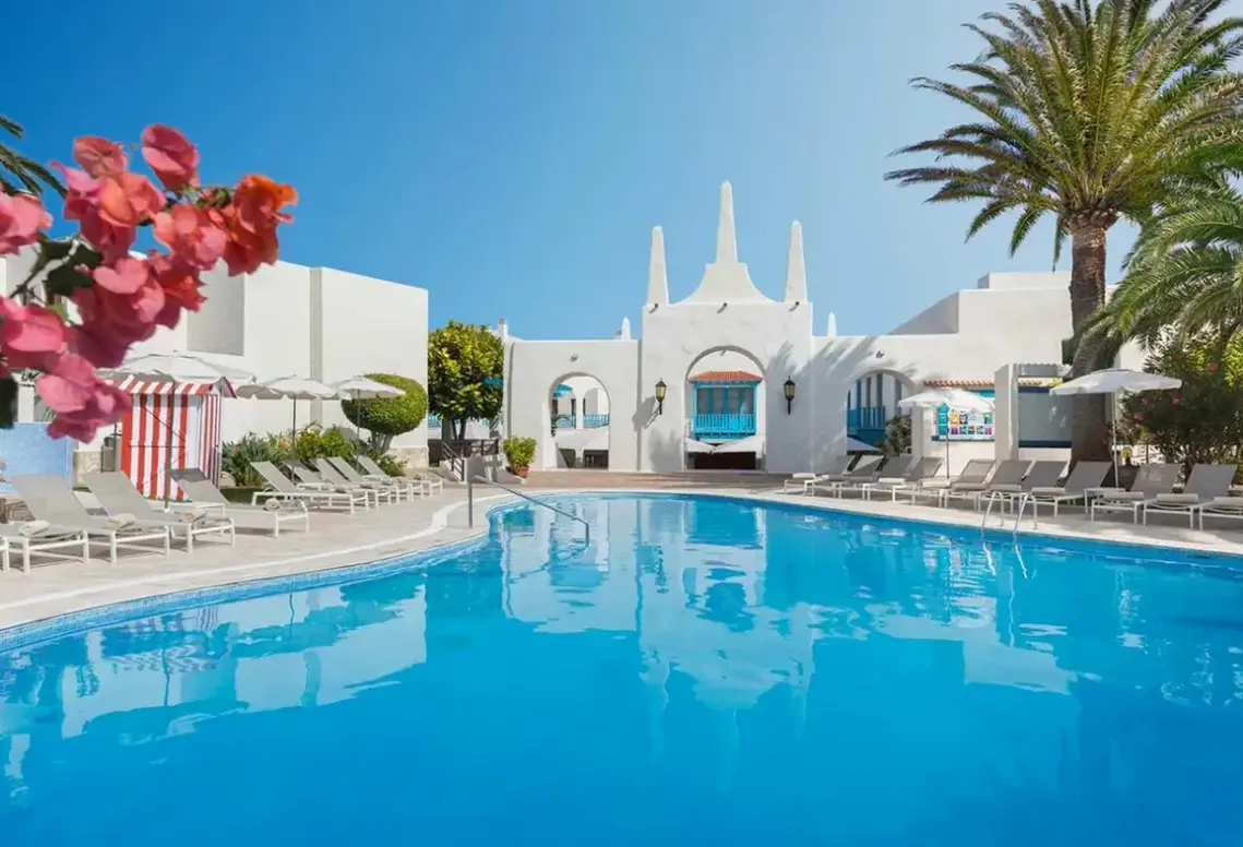 Basen w hotelu Alua Suites Fuerteventura (ex. Suite Atlantis Fuerteventura Resort Be Live)
