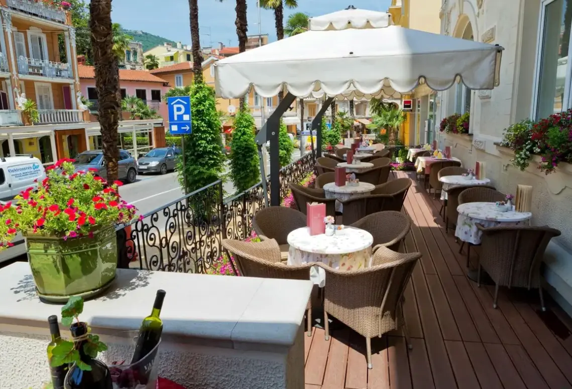 Restauracja i jedzenie w hotelu Amadria Park Agava
