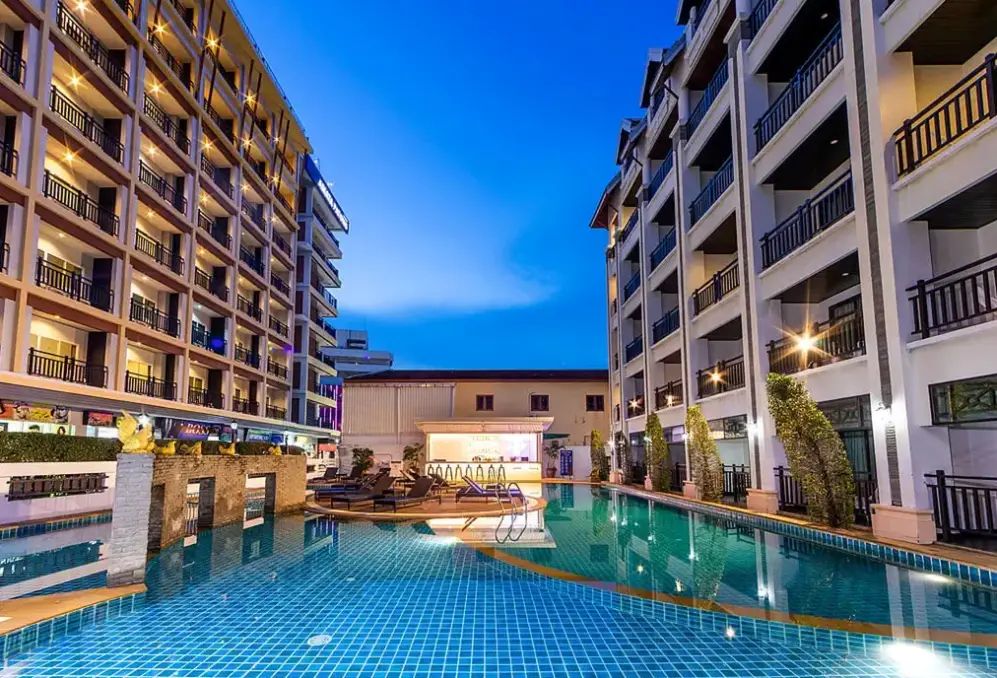Basen w hotelu Amata Resort