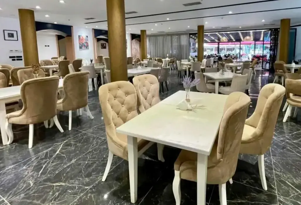 Restauracja i jedzenie w hotelu Amh (Durrës)