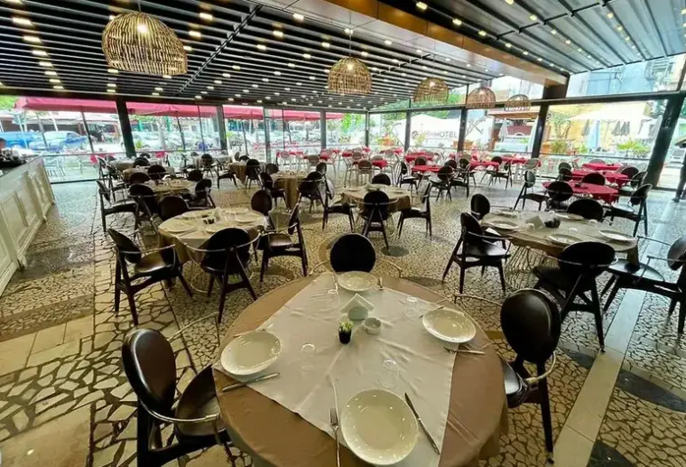 Restauracja i jedzenie w hotelu Amh (Durrës)