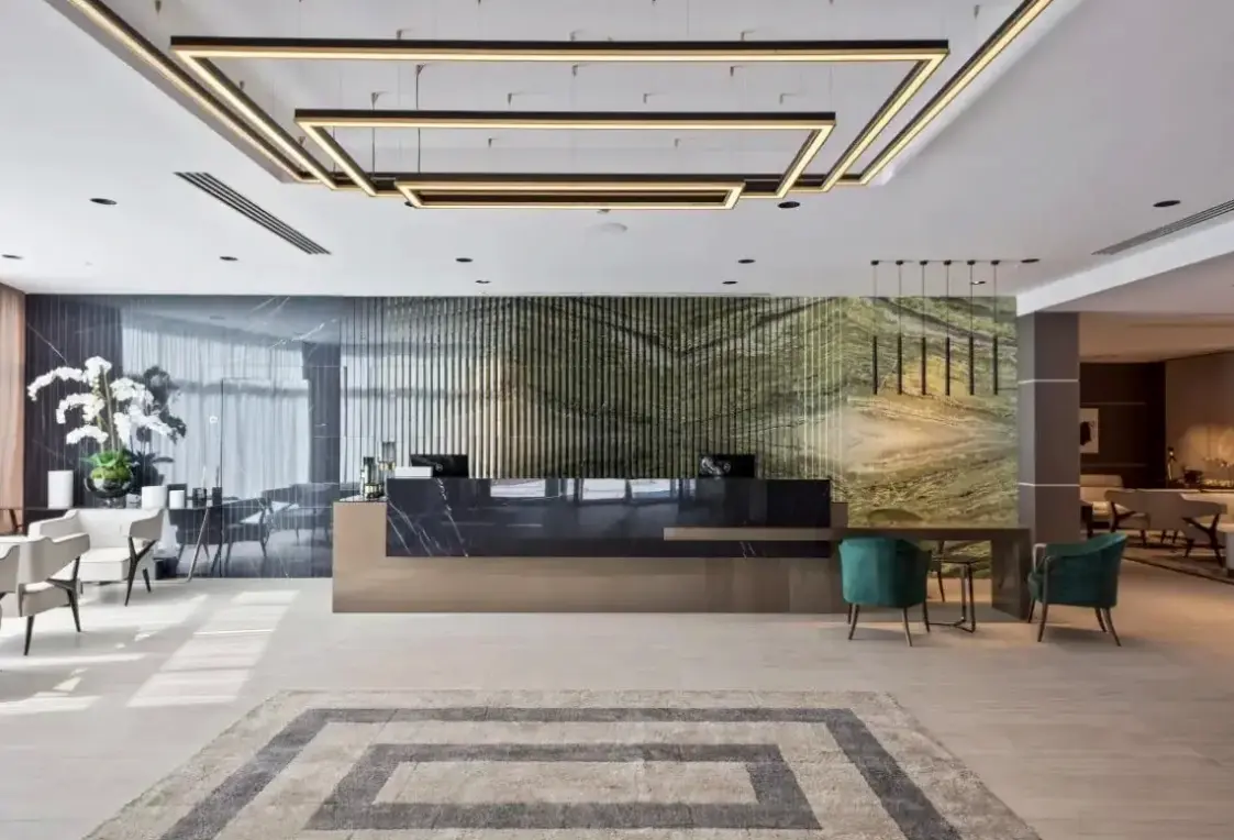Lobby hotelu Ami Budva (ex. Melia Budva Petrovac)