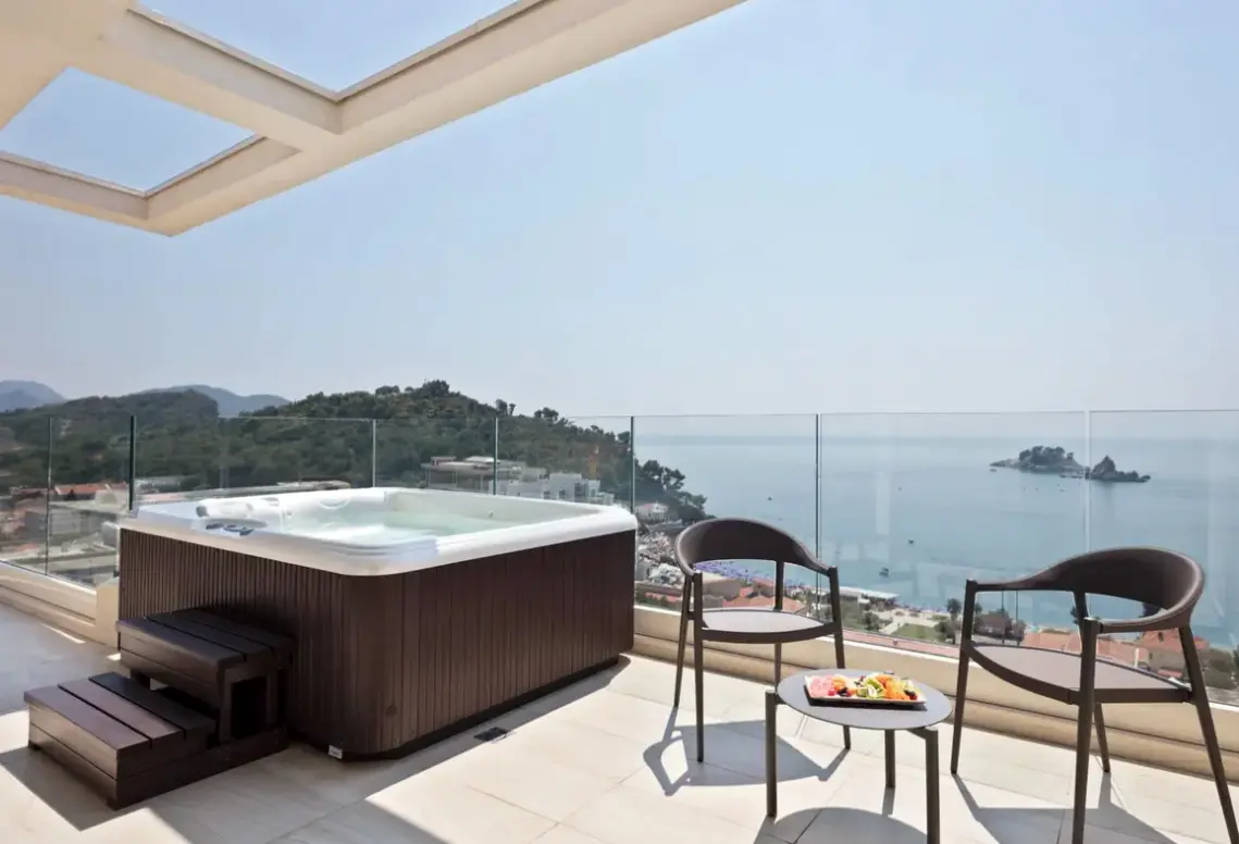 Widok z hotelu Ami Budva (ex. Melia Budva Petrovac)