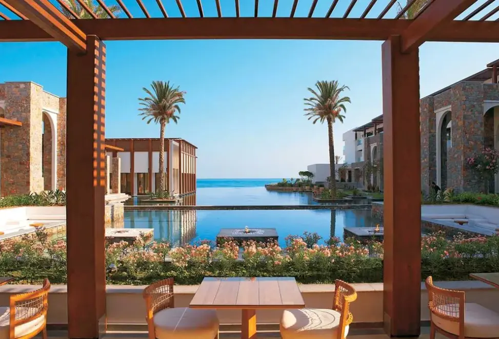 Basen w hotelu Amirandes Grecotel Boutique Resort
