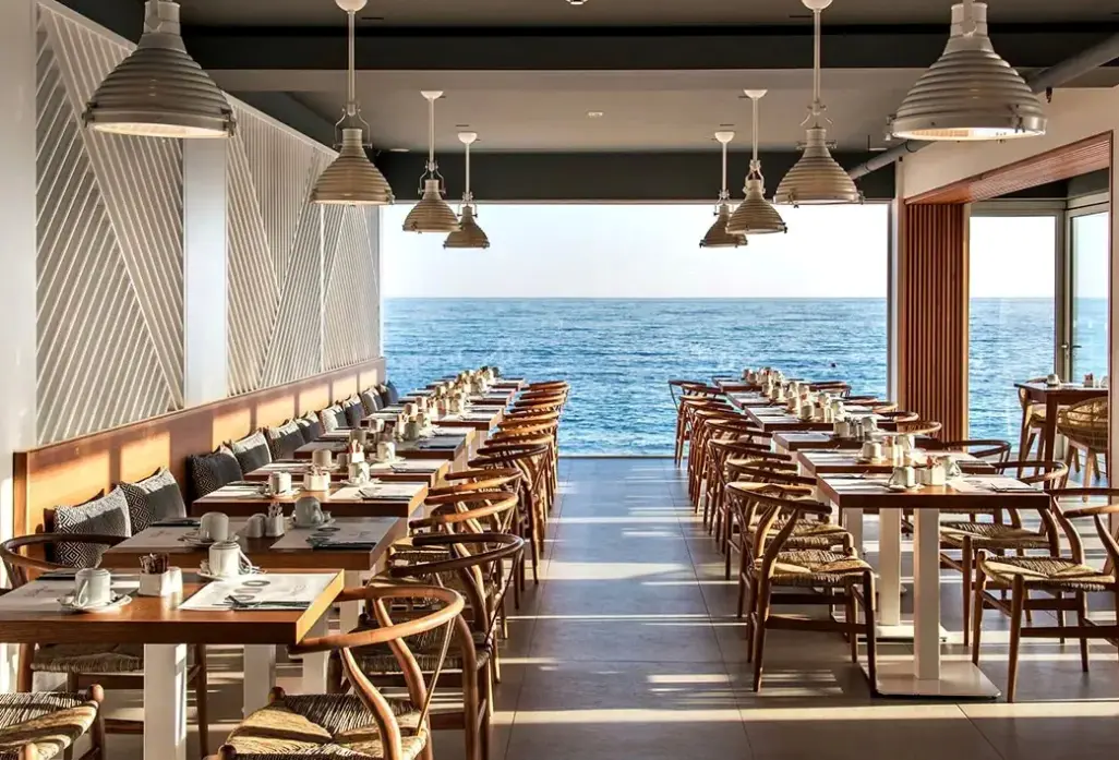 Restauracja i jedzenie w hotelu Ammos Beach Resort