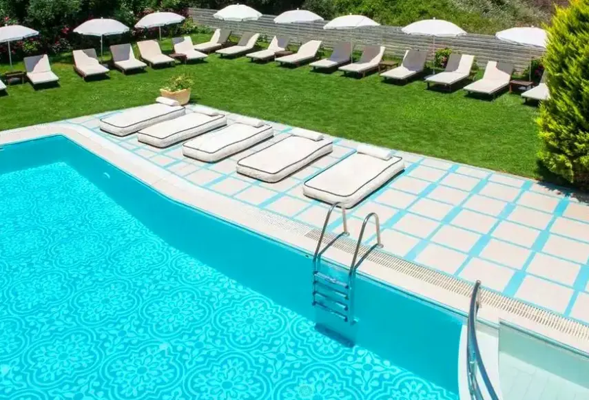 Basen w hotelu Anesis Blue Boutique