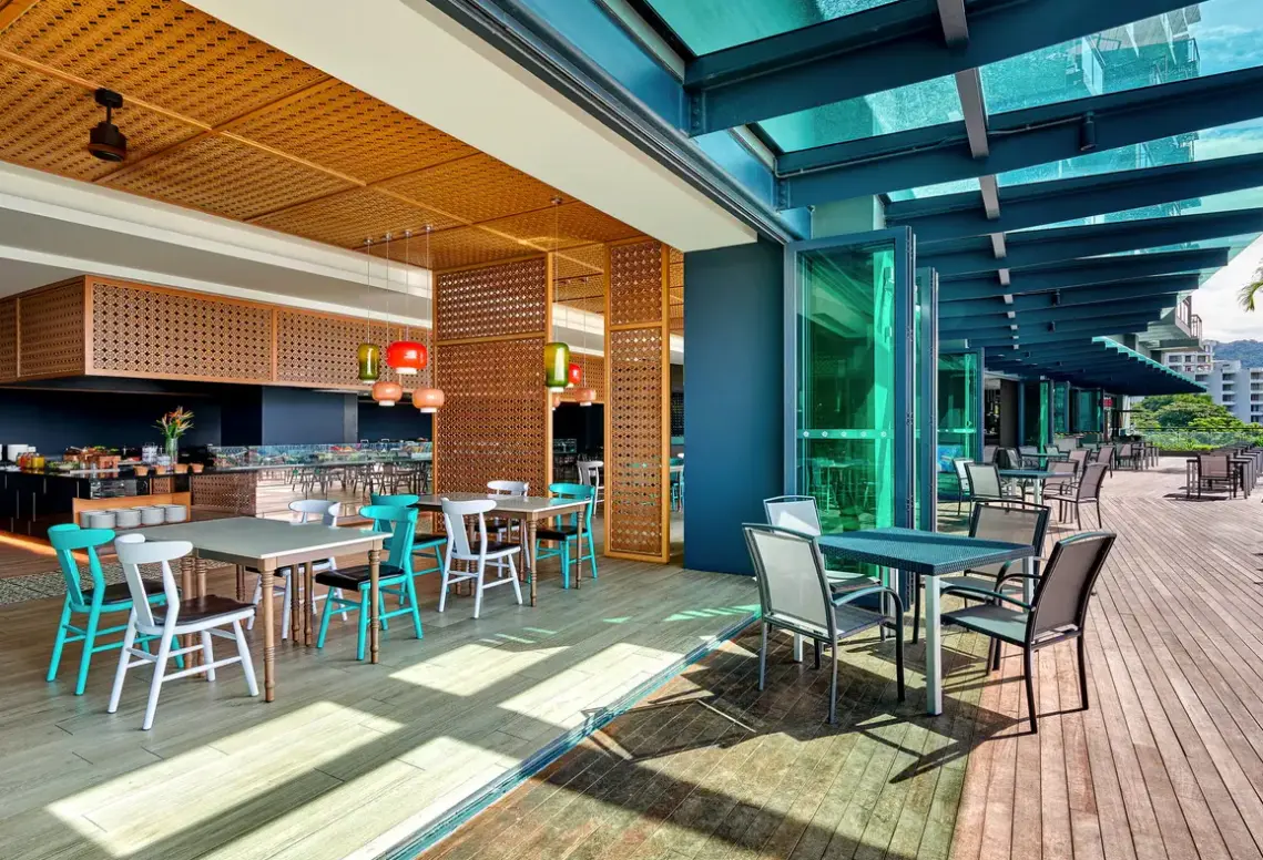 Restauracja i jedzenie w hotelu Angsana (Teluk Bahang)