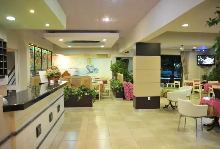 Restauracja i jedzenie w hotelu Anseli Apartments and Studios