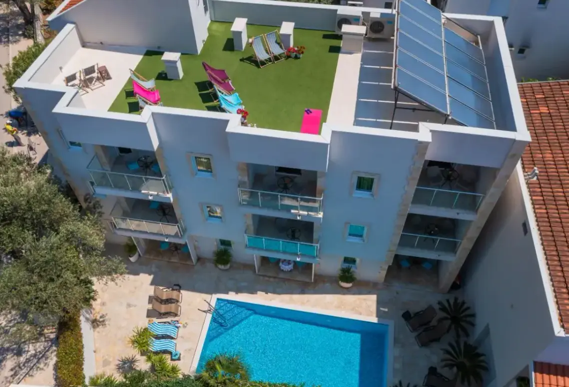 Basen w hotelu Apartamenty Fortunella