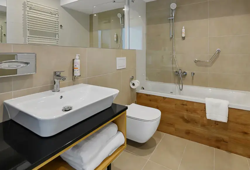 Łazienka w pokoju hotelu Aparthotel Termy Uniejów