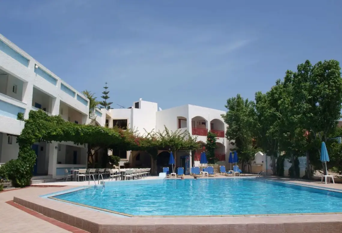 Basen w hotelu Apollon (Platanes)