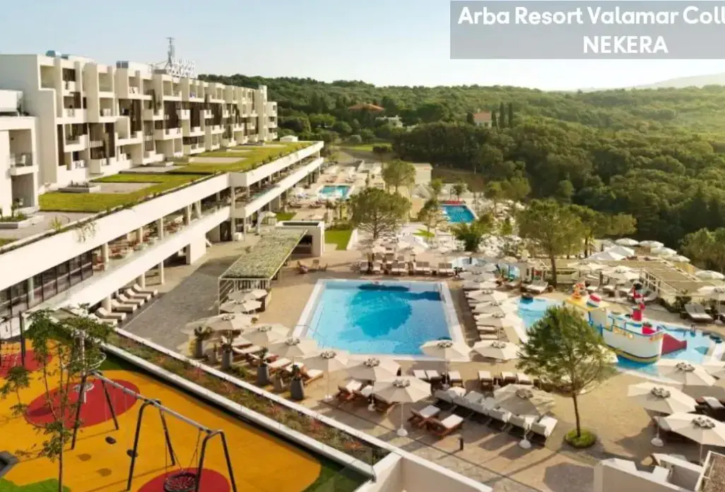Basen w hotelu Arba Resort by Valamar Collection (Rab)