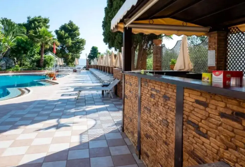 Basen w hotelu Ariston (Taormina)