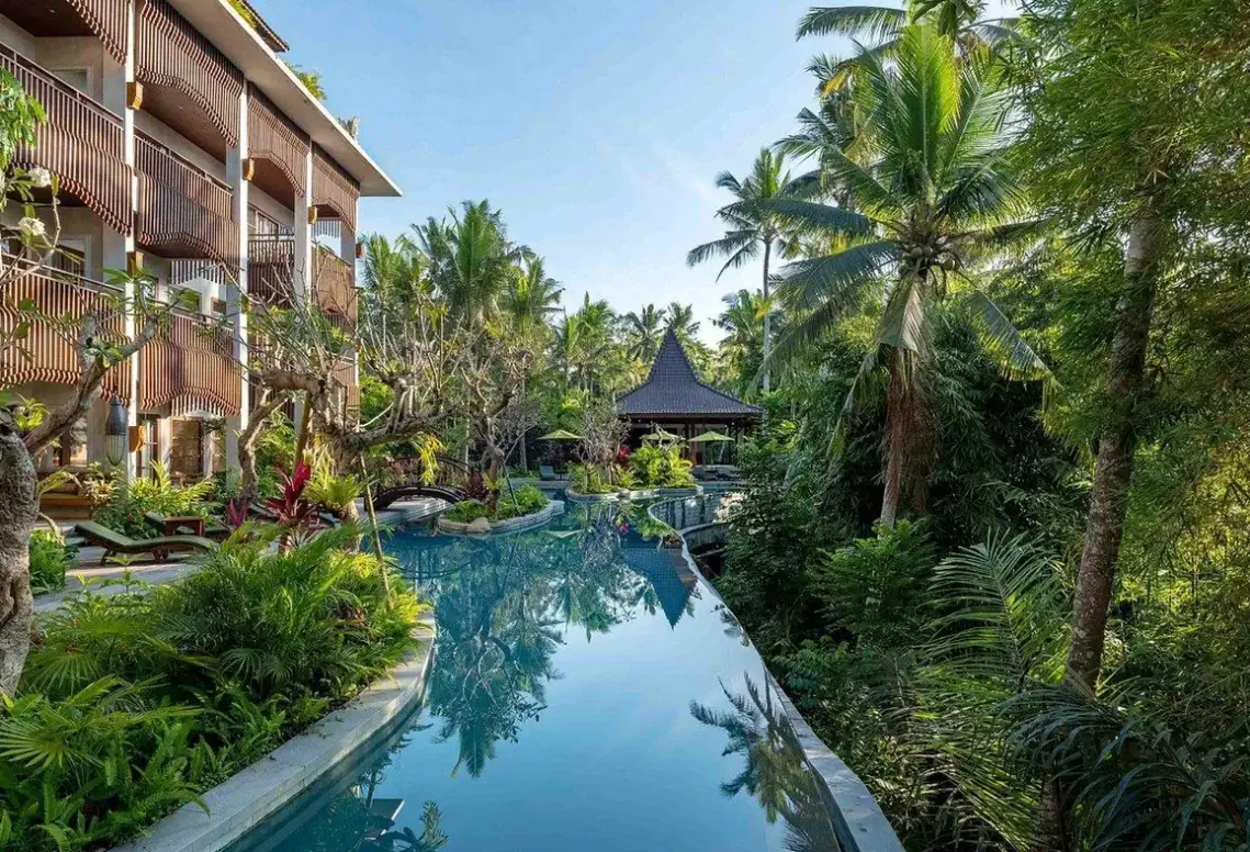 Basen w hotelu Arkamara Resort Ubud