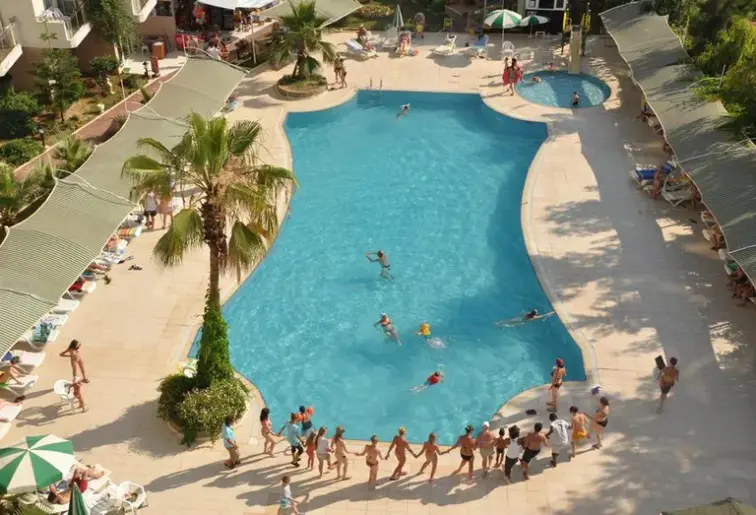 Basen w hotelu Asrin Beach