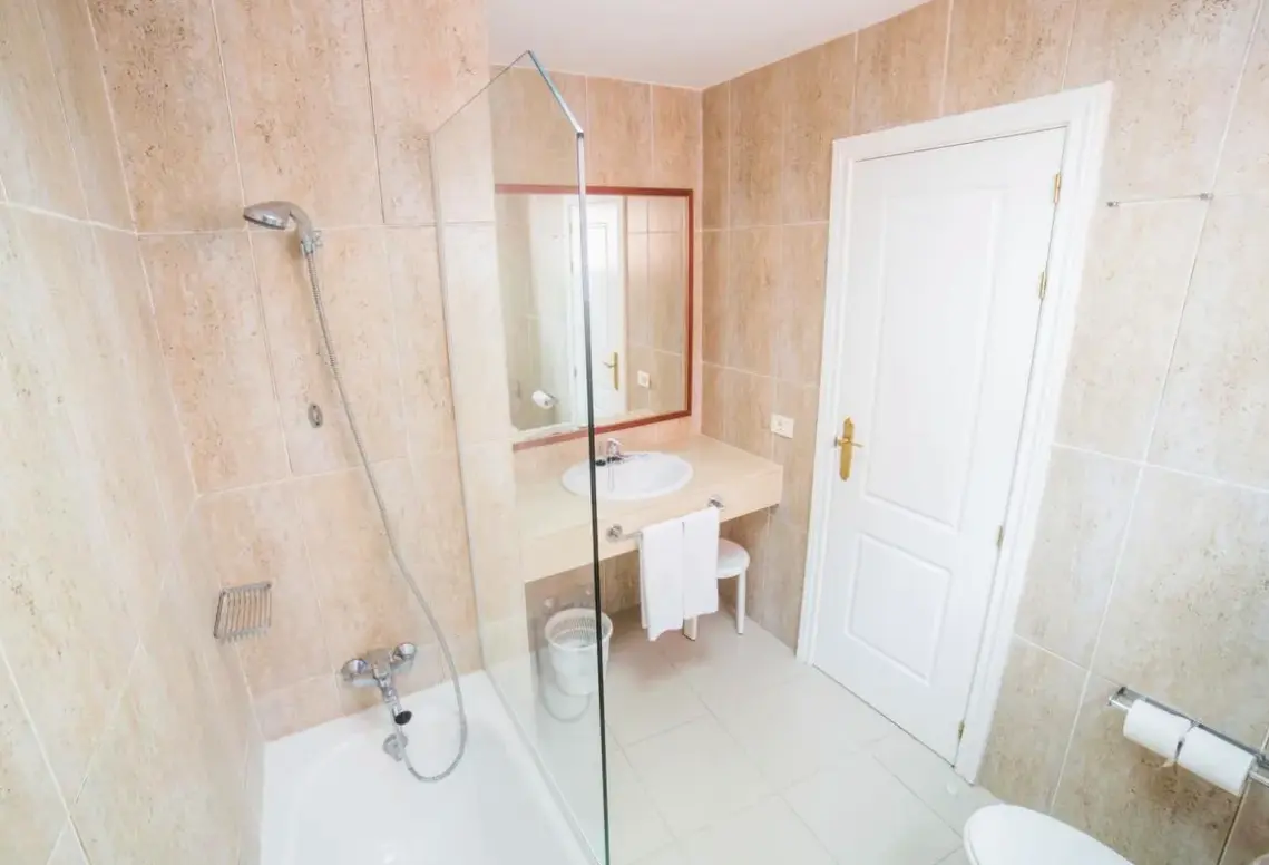Łazienka w pokoju hotelu Astoria (Puerto de la Cruz)