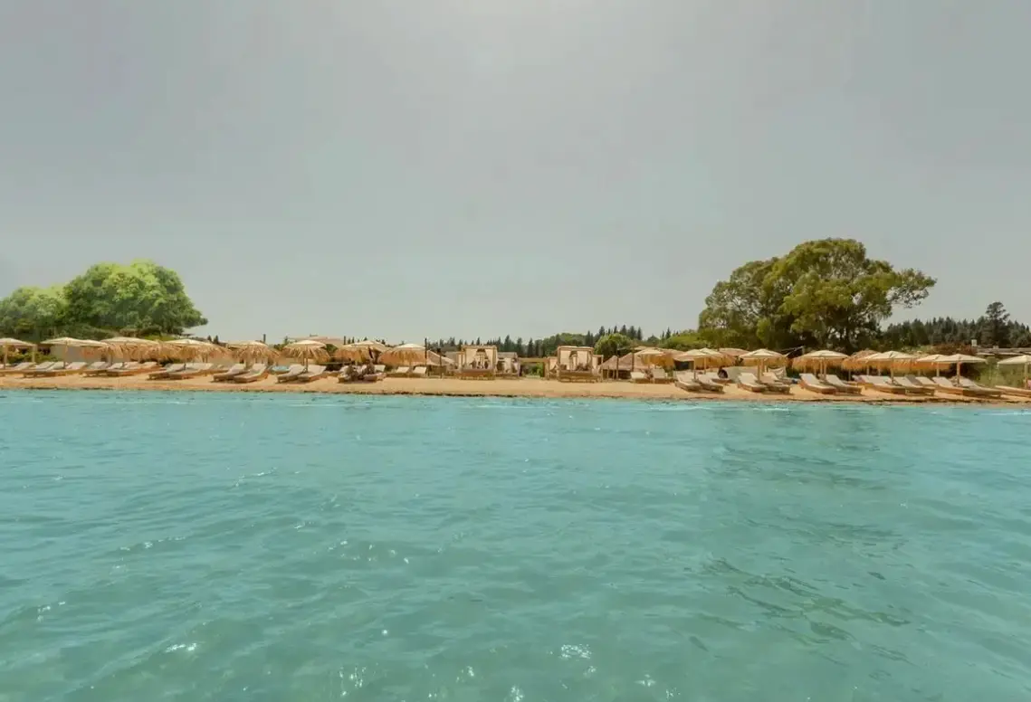 Plaża przy hotelu Ayla By Ekati Mare