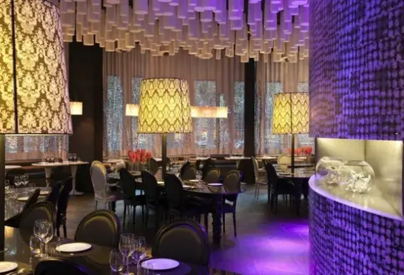 Restauracja i jedzenie w hotelu Barcelo Raval