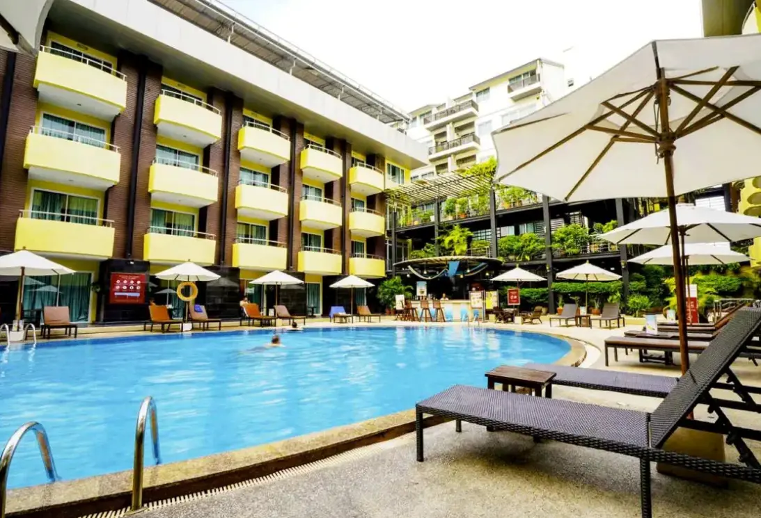 Basen w hotelu Baron Beach