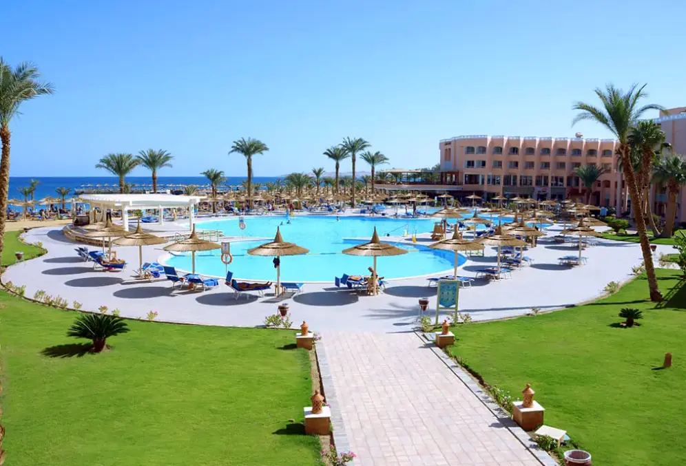 Basen w hotelu Beach Albatros Resort