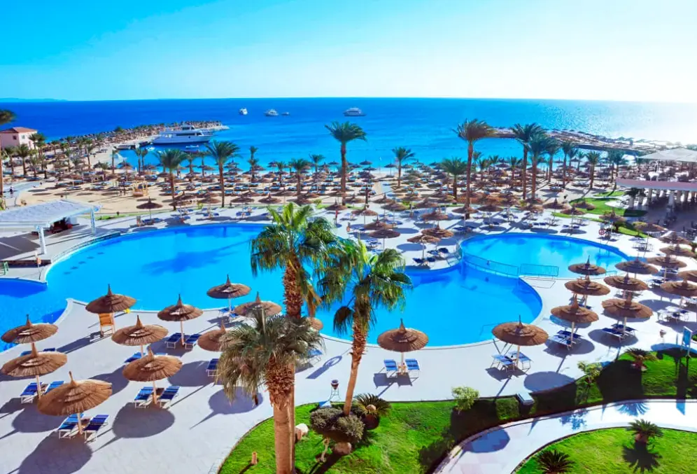 Basen w hotelu Beach Albatros Resort