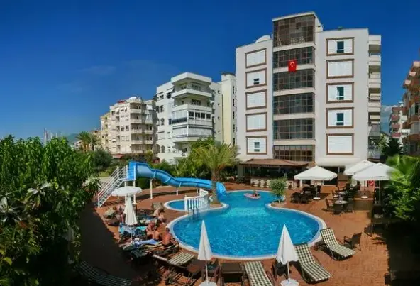 Basen w hotelu Bella Bravo Suite