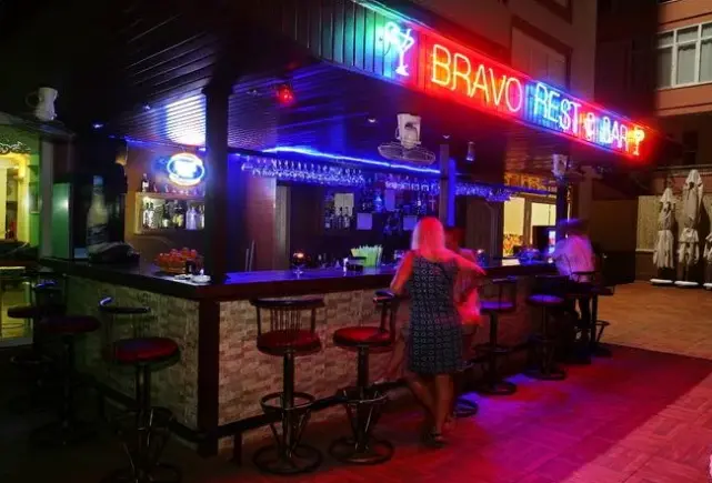 Restauracja i jedzenie w hotelu Bella Bravo Suite