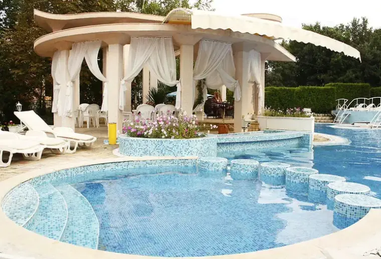 Basen w hotelu Bellevue (Golden Sands)