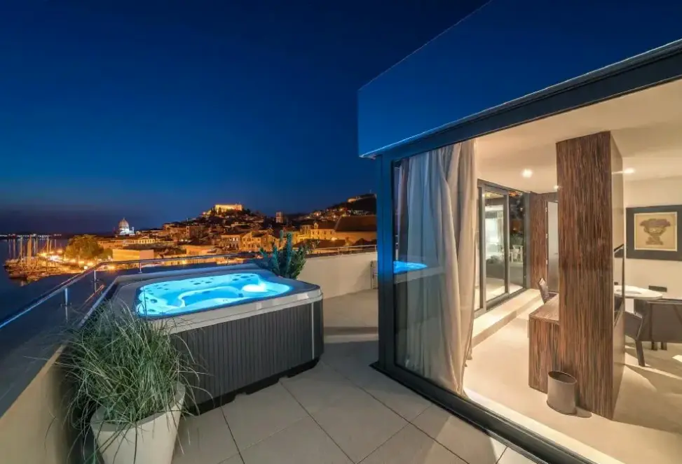 Basen w hotelu Bellevue (Šibenik)