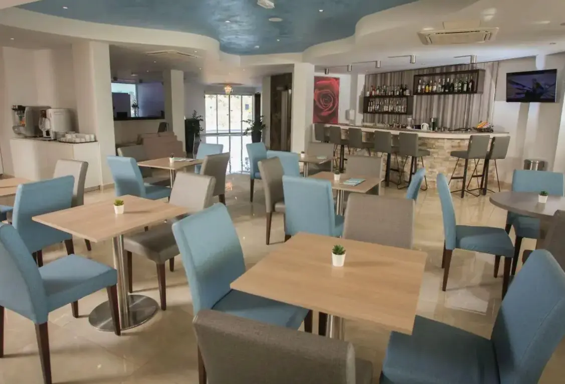 Restauracja i jedzenie w hotelu Bellini