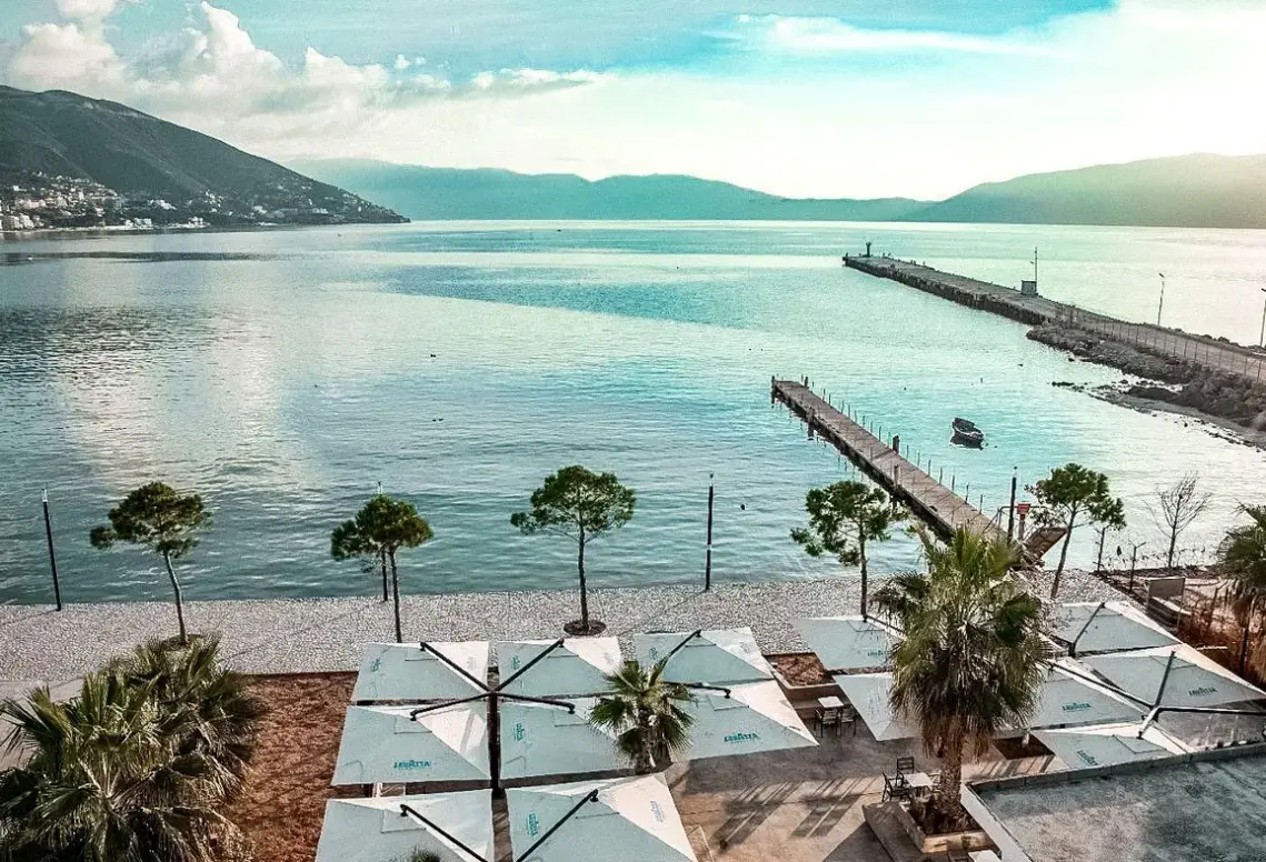 Plaża przy hotelu Bologna