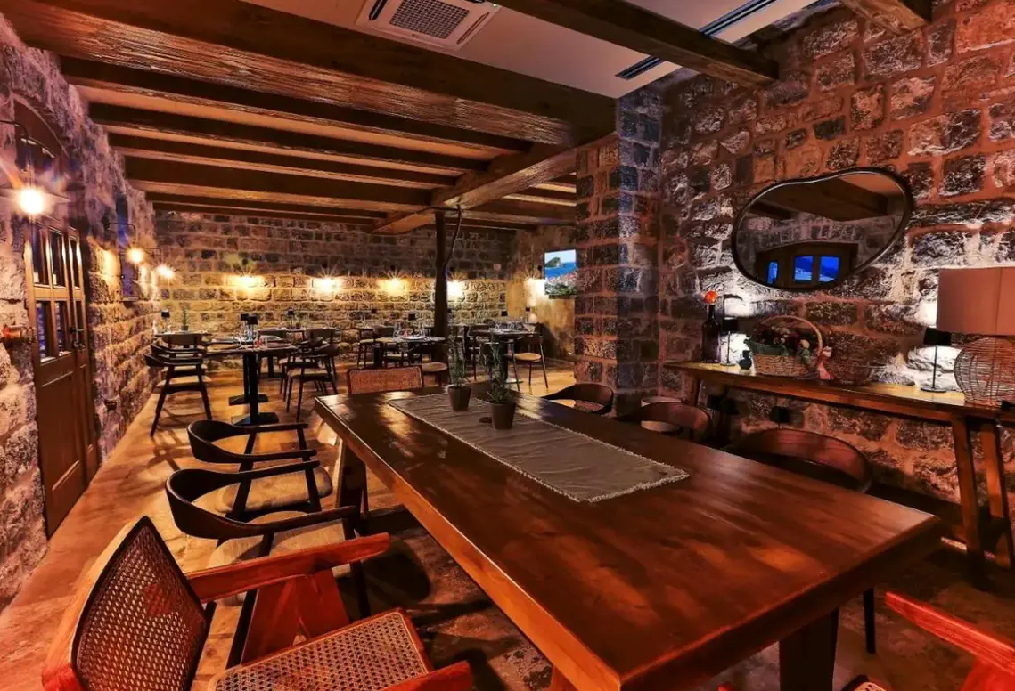 Restauracja i jedzenie w hotelu Boutique Ruzmarin Spa & Garden