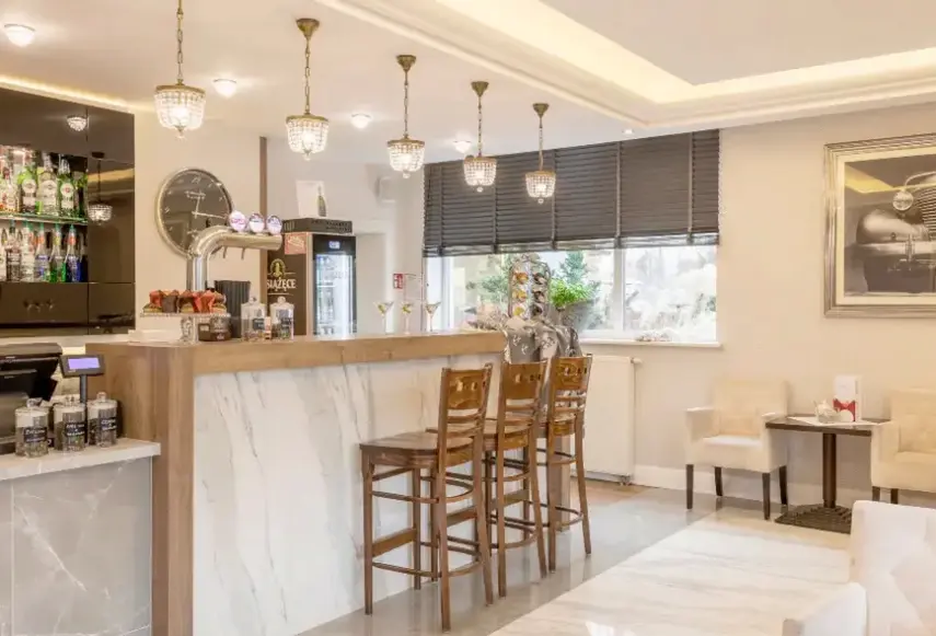 Restauracja i jedzenie w hotelu Bursztyn Medical SPA & Wellness