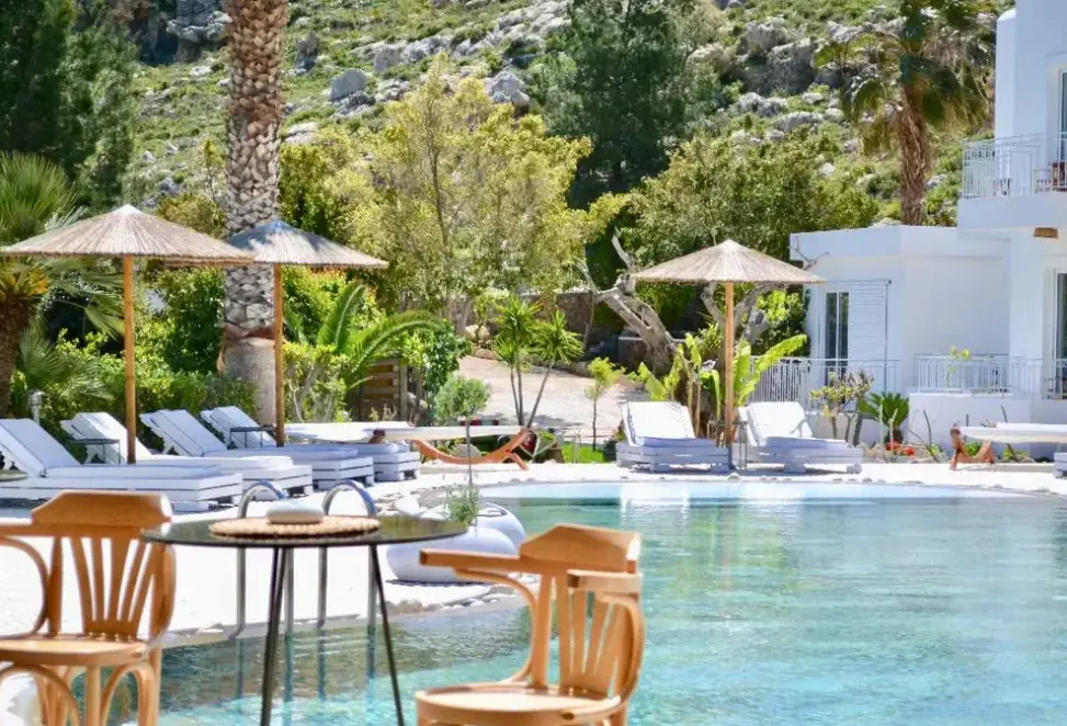 Basen w hotelu Caesars Gardens