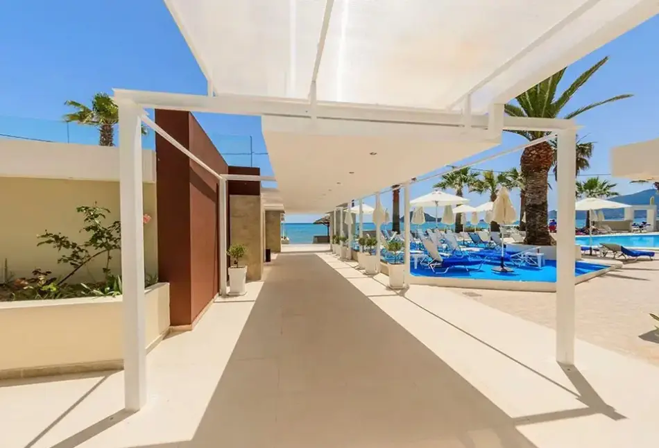 Basen w hotelu Cameo Beach Resort (ex. White Olive Premium Cameo)