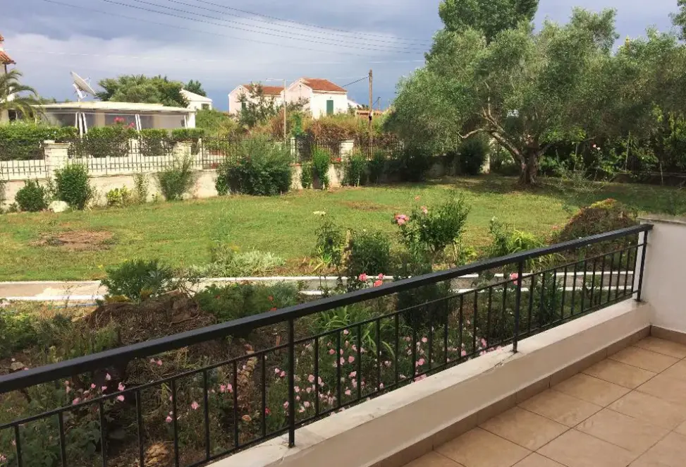 Widok z hotelu Captain's Studios & Apartments (Corfu)