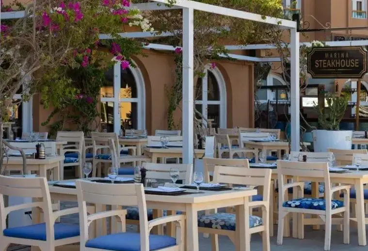 Restauracja i jedzenie w hotelu Captains Inn