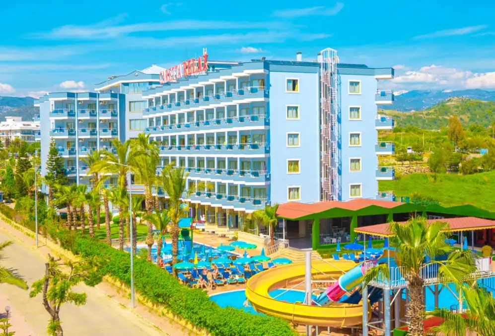Basen w hotelu Caretta Relax