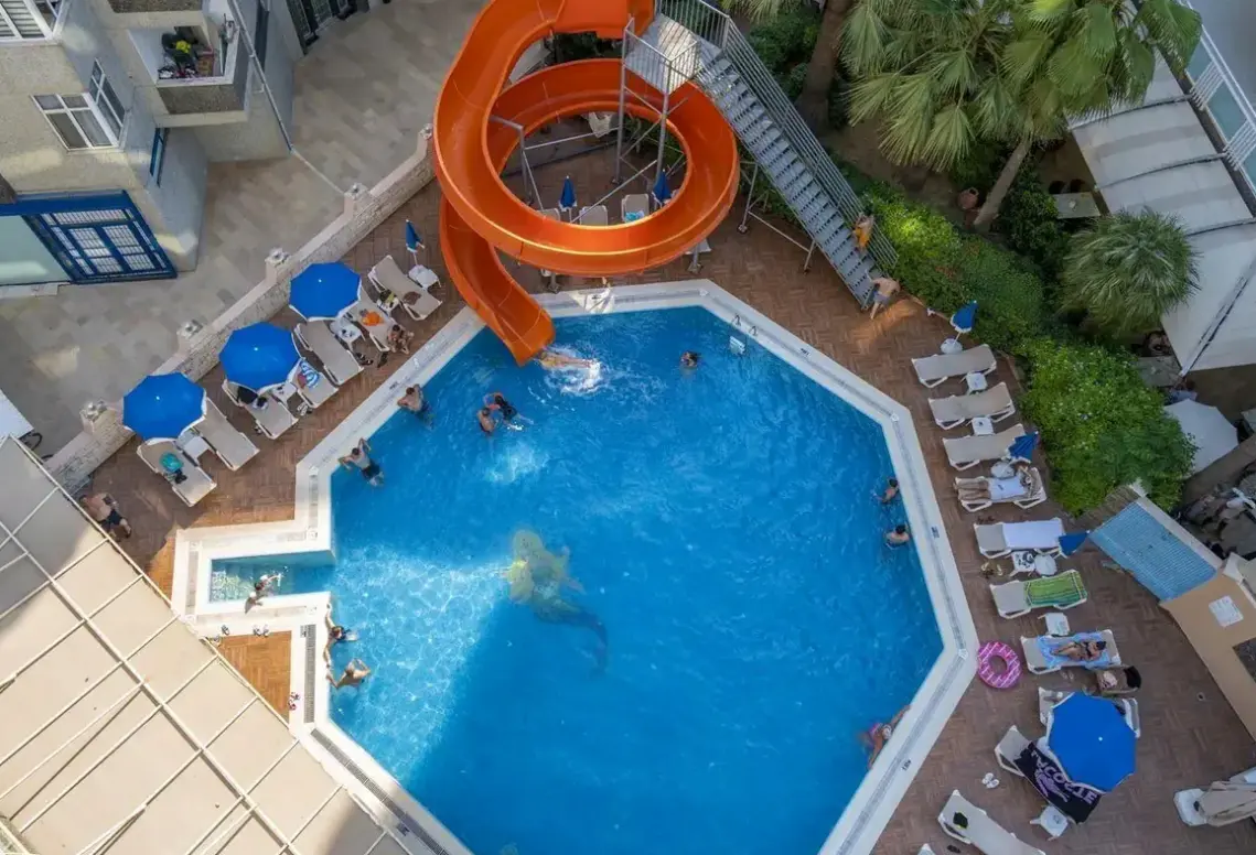 Basen w hotelu Carmen Suite