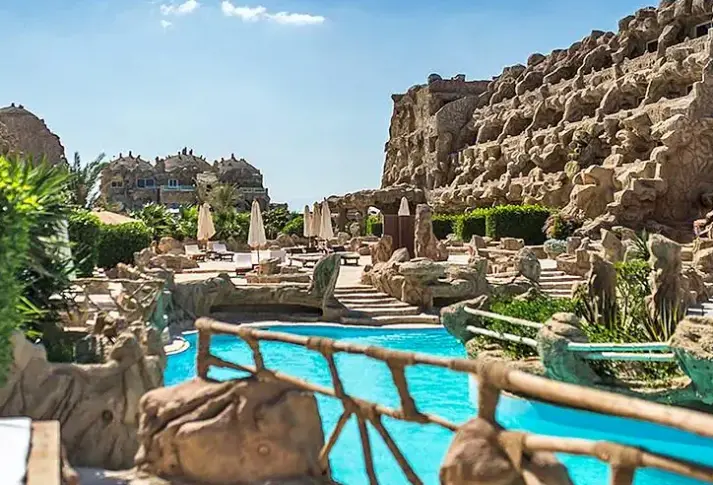 Basen w hotelu Caves Beach Resort