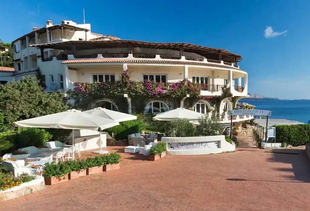 Restauracja i jedzenie w hotelu Club Hotel (Baia Sardinia)